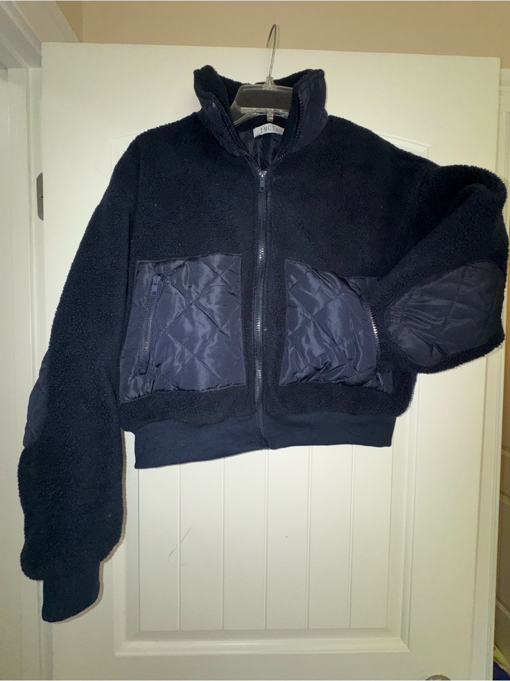 Alo inspired Navy Quilted-Pocket Sherpa Bomber
Coat excellent condition!